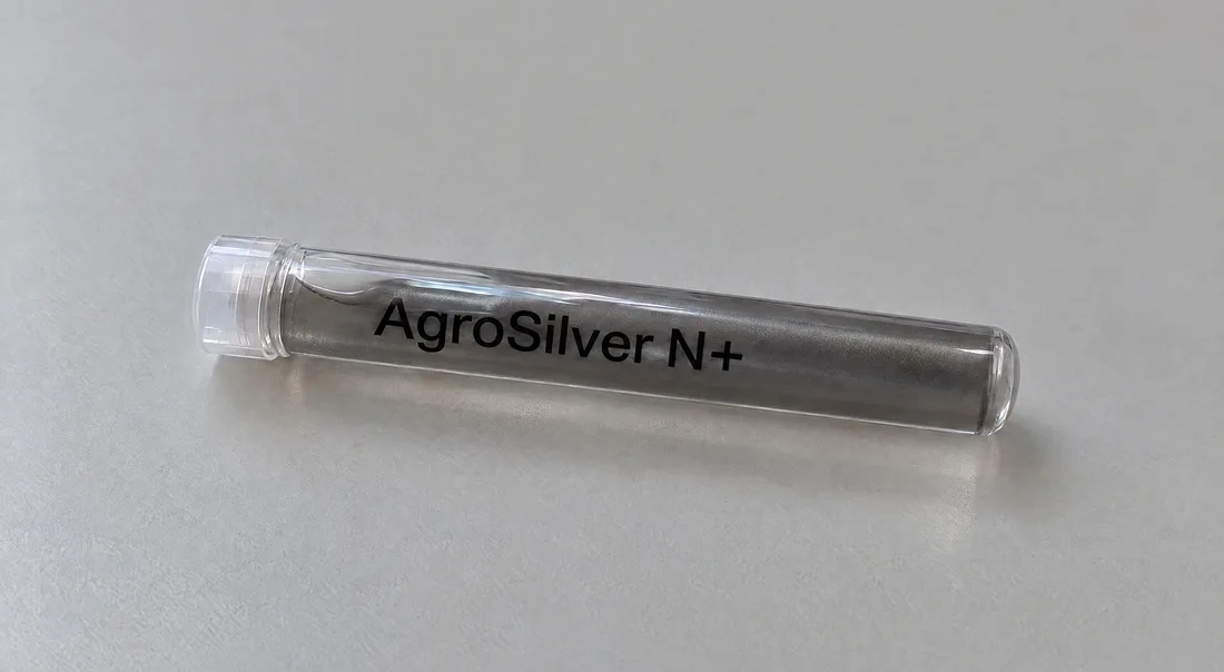 AgroSilver N+ w fiolce: srebrnoszary płyn
